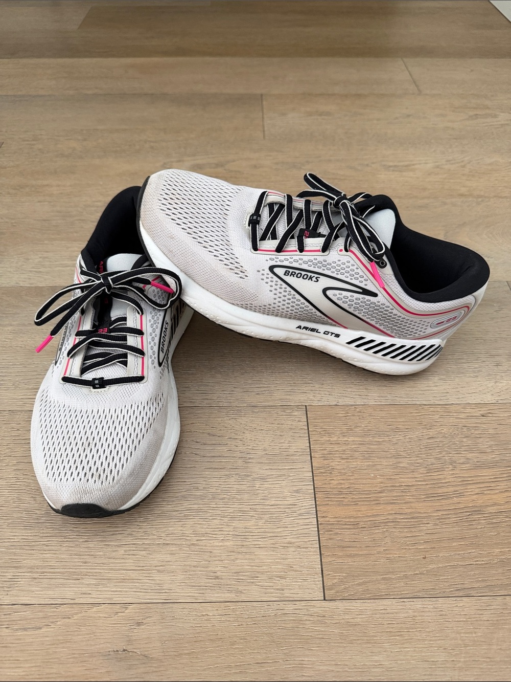 Women’s Brooks Ariel GTS 23